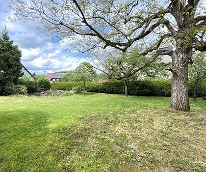 Gartentraum auf über 1.000 m²! Einfamilienhaus mit Doppelgarage im beliebten Ortsteil Lauf-Schönberg
