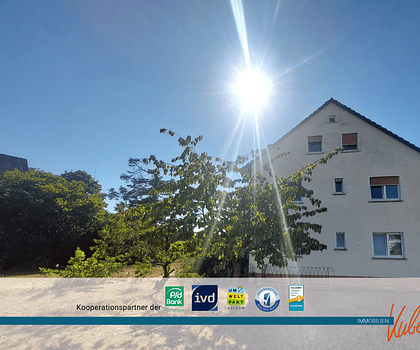Solide vermietetes 3-Familienhaus mit Entwicklungspotenzial in unverbaubarer Lage von Stein b. Nbg.