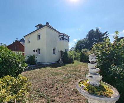 Die Lage macht´s ...
Charmantes Wohnhaus mit Doppelgarage ...