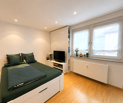 HEGERICH: ZUHAUSE ANKOMMEN IN FÜRTH – GEMÜTLICHE, TEIL MÖBLIERTE 1-ZIMMER-WOHNUNG MIT BALKON