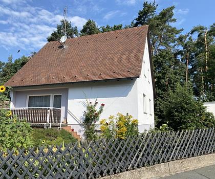 Die Lage macht´s ...
Charmantes Wohnhaus mit Einliegerwohnung und Doppelgarage ...