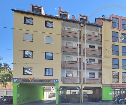 Kompakt investieren – gut vermietete 1,5 Zi.-Stadtwohnung mit Südbalkon und Tiefgaragen-Stellplatz