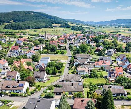Grundstück mit Weitblick und vielseitiger Bauoption - voll erschlossen in Weilersbach