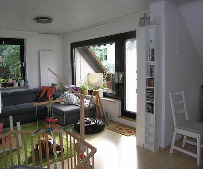 Helle 3-Zimmer-Maisonette-Wohnung mit West-Loggia und Garage