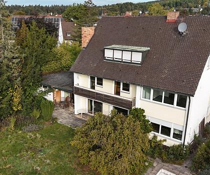 Großzügiges Zwei- bis Dreifamilienhaus in ruhiger Wohnlage mit sonnigem Garten und optionalem Baugrundstück