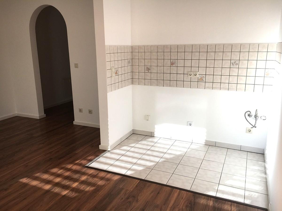 Aktuell Leerstehende Zimmer Wohnung Mit Balkon Und Tg Stellplatz In Erlangen Bruck Nib