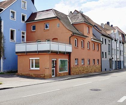 Wohn- und Geschäftshaus in Ansbach mit 2 Wohneinheiten und einer Gewerbeeinheit mit Garten