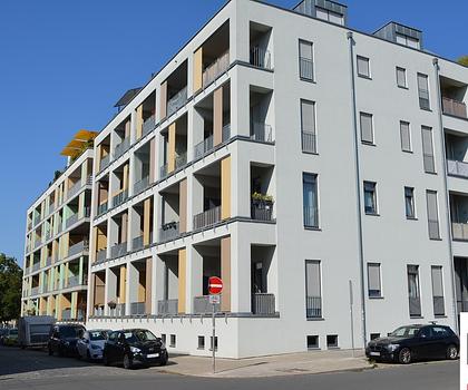 *Südbalkon - Neuwertig - 2 Zimmer - derz. vermietet - Kücheneinrichtung - TG-Stellplatz*