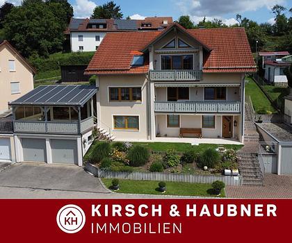 Traum-Panoramablick - Herrliches Zweifamilienhaus mit 3 Garagen!
Breitenbrunn