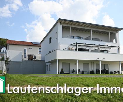 Exklusive 2-Zimmer-Wohnung mit großer Loggia und Carport-Stellplatz in Velburg