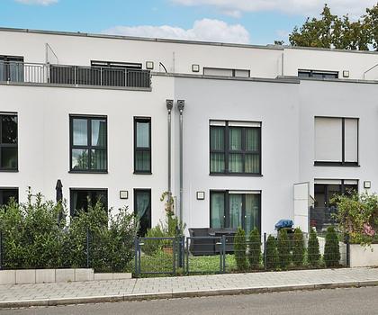 Modernes Reihenmittelhaus mit Carport in Röthenbach b. Schw.