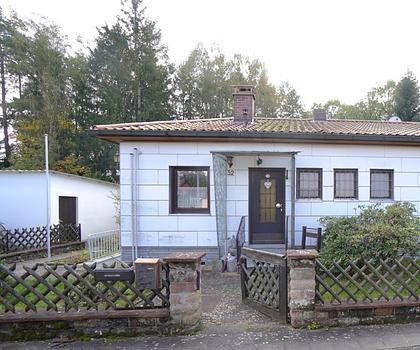 Einfamilienhaus mit großem Grundstück und eigenem Bachlauf im schönen Pyrbaum!