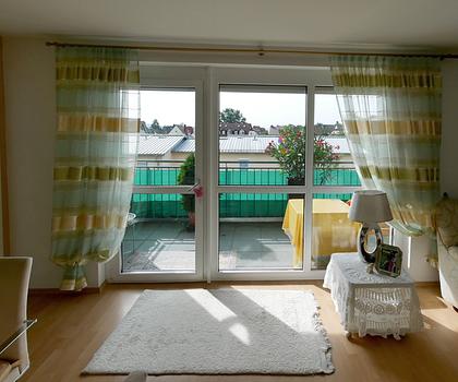 Einziehen und wohlfühlen!
Schicke 4-Zimmer-Eigentumswohnung mit 2 Garagen und Stellplatz