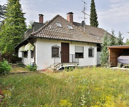 Zweifamilienhaus in toller Lage mit viel Potenzial in Nürnberg - Fischbach 