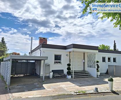 Charmanter und renovierter Bungalow auf großem Grundstück mit Garage und Carport