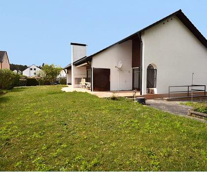 Einfamilienhaus mit Garage und großem Garten in Nürnberg