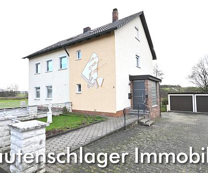 Mehrfamilienhaus (3 Wohneinheiten) mit 2 Garagen und großem Grundstück in Ortsrandlage, Nähe Vilseck