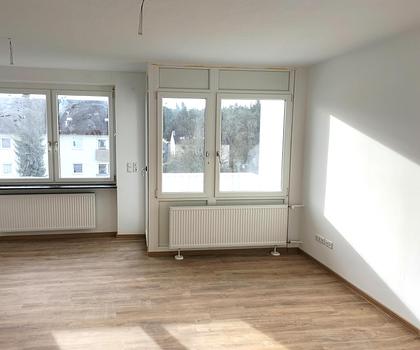 Neu renovierte 3-Zimmer-Wohnung mit Balkon -für höchstens 3 Personen-