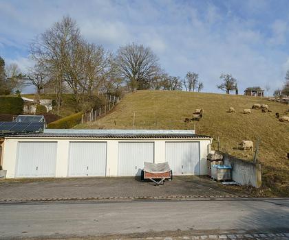 Baugrundstück für Einfamilienhaus mit landwirtschaftlicher Fläche