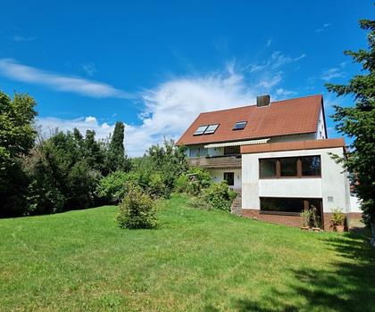 Die Lage macht´s ...
Stattliches Wohnhaus mit Doppelgarage