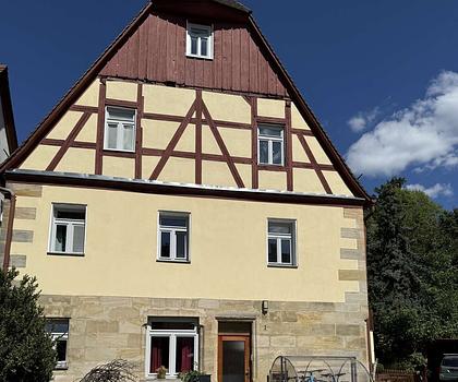 Außen Fachwerk, Innen modern – 2,5 Zimmer Wohnung in Heroldsberg