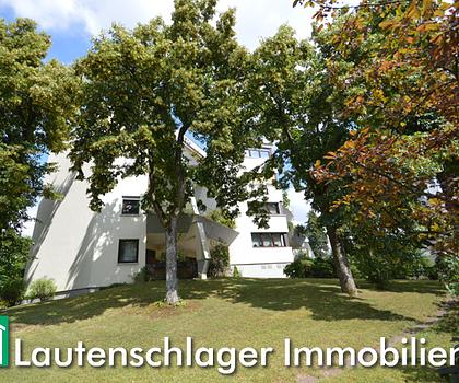 Zentrumsnahe Lage im Grünen! Modernisierte 4-Zimmer-Wohnung mit Sonnenbalkon in Neumarkt