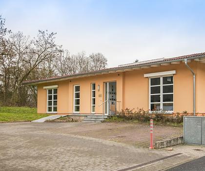 Quadratisch, praktisch, flexibel – außergewöhnliche Gewerbeimmobilie in Bad Kissingen OT Hausen