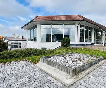 Attraktives Autohaus mit Werkstatt, Showroom, Wohnung