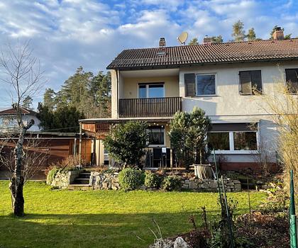 Doppelhaushälfte mit Garage und 530 m² Grundstück