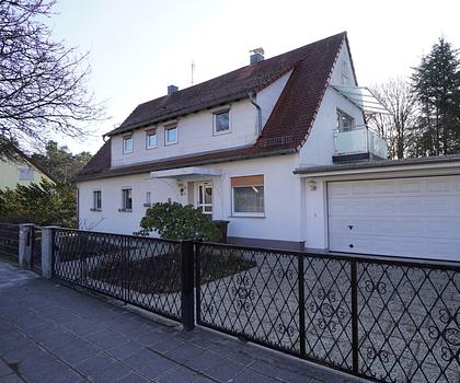 Familienfreundliches Zweifamilienhaus in Schwaig bei Nürnberg