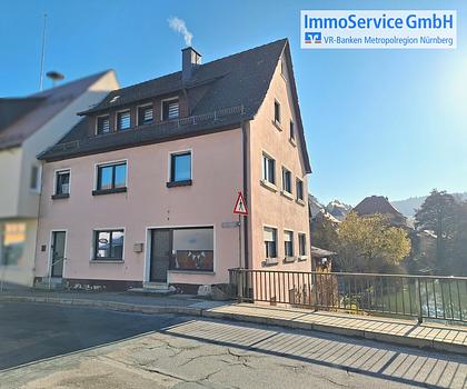 Teilvermietetes Wohn- und Geschäftshaus im Kern von Velden