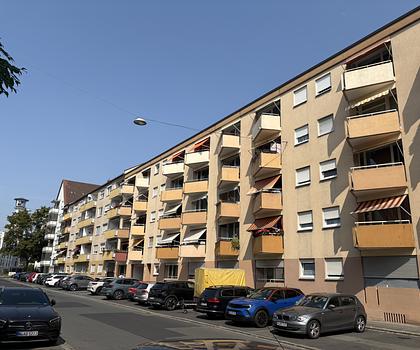 Modernisierte 2-Zi.-Wohnung mit top Grundriss und zwei Balkonen