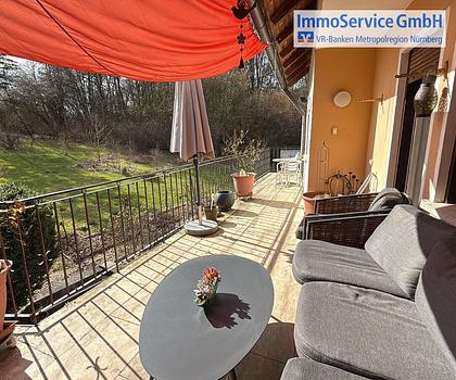 Einfamilienhaus auf einem großzügigen Grundstück mit Tiefgarage und einer weiteren Garage