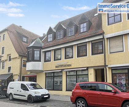 Gepflegte 2-Zimmer-Dachgeschoss-Wohnung im Herzen von Feucht!