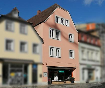 Zu vermieten: 2-Zimmer-Dachgeschoss-Wohnung
in Forchheim / Zentrum