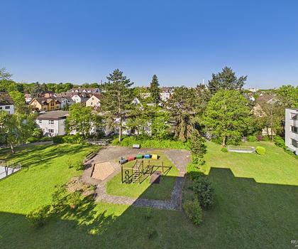 Westblick vom Balkon, geräumig und alles "Neu" für Sie
