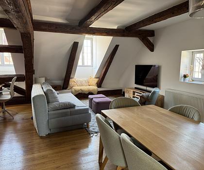Historisches Wohnjuwel mit Loggia – moderne Maisonette in besonderem Ambiente