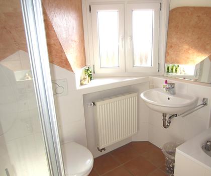 Ein Haus – viele Möglichkeiten
3 Wohnungen, 3 Garagen
Solide Kapitalanlage mit Potenzial