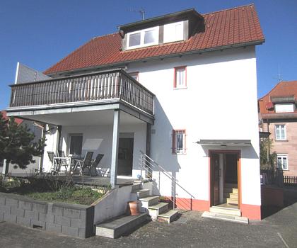 3-Familienhaus mit viele Möglichkeiten in Nürnberg-Fischbach -
Solide Kapitalanlage mit Potenzial